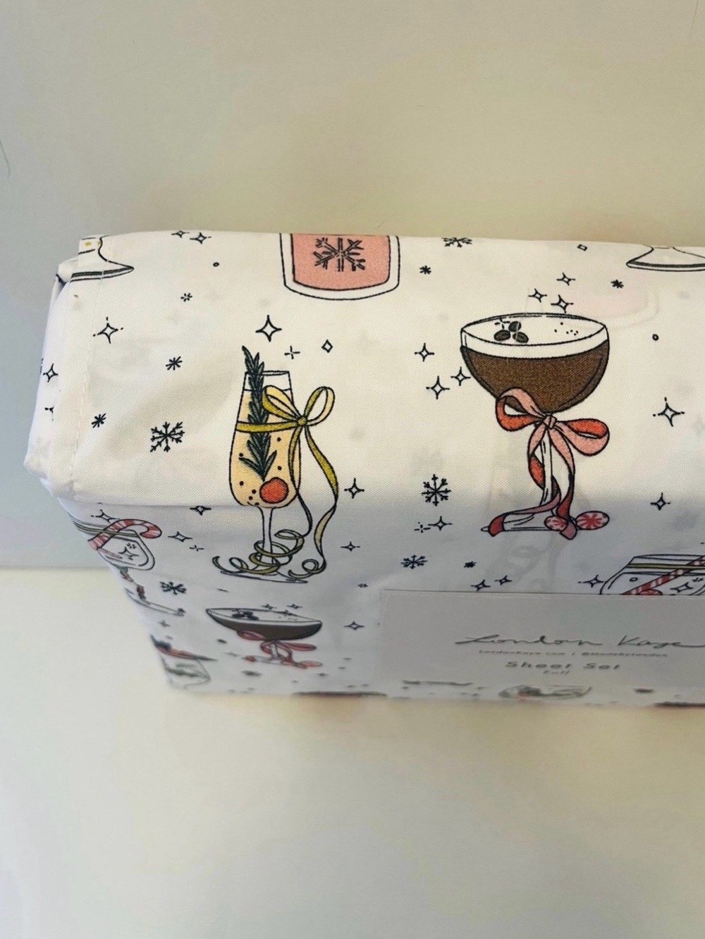 London Kaye Full Size White Sheet Set Deck the Cocktails Candy Cane Peppermint - Picture 6 of 12